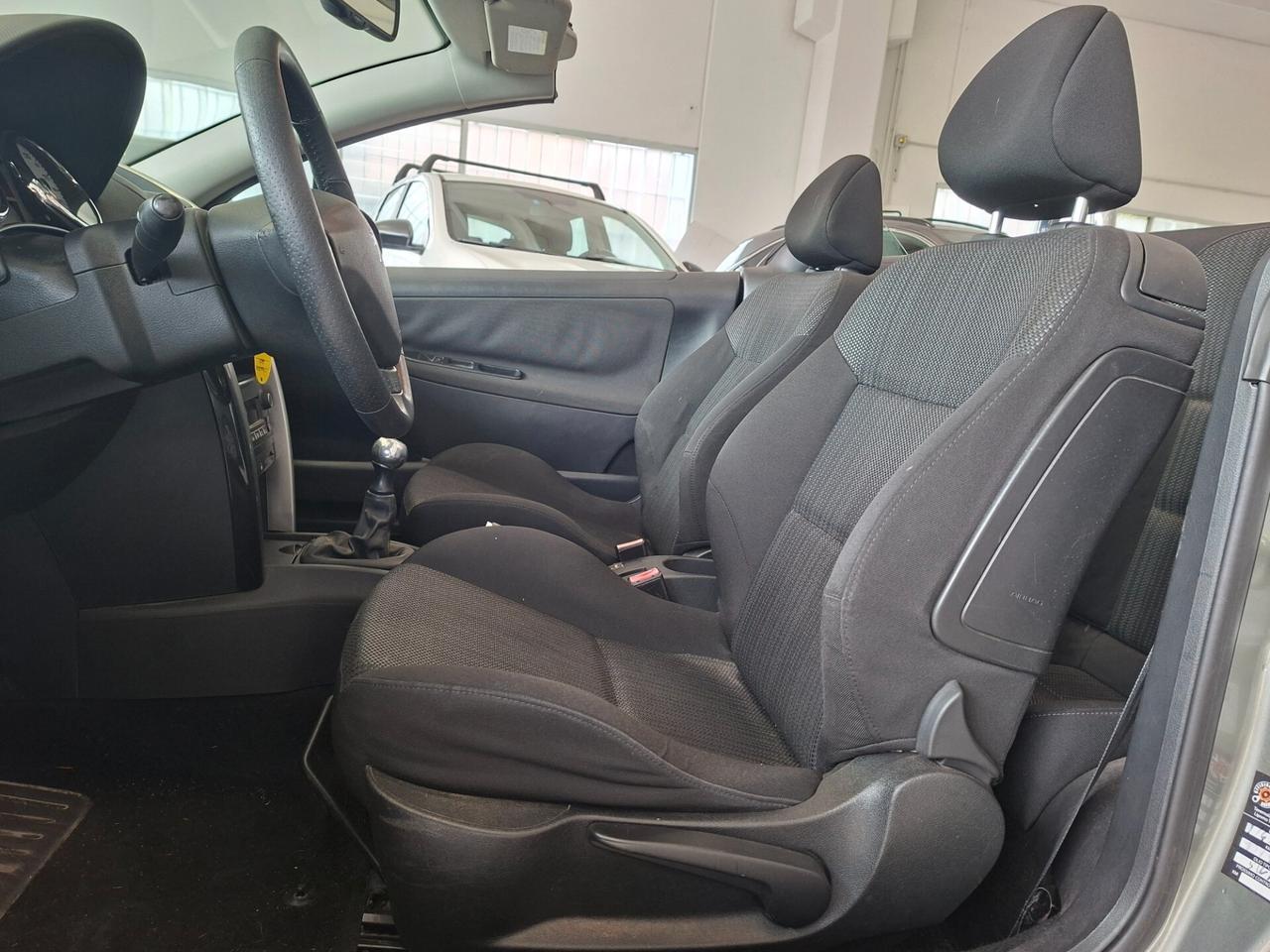 Peugeot 207 1.6 BENZINA / CABRIO / DA NEOPATENTATI
