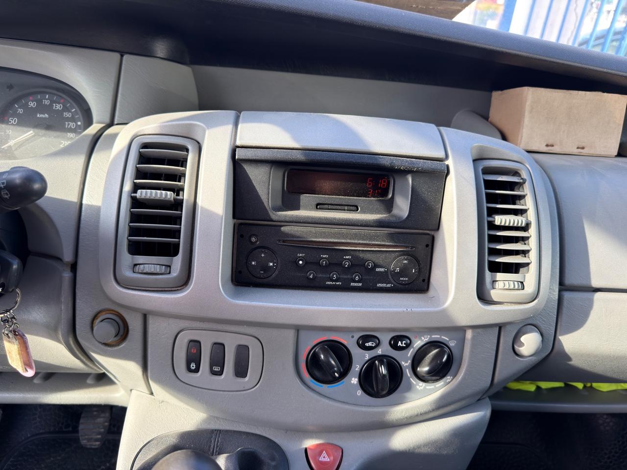 Renault Trafic 2.0dci “9 POSTI”