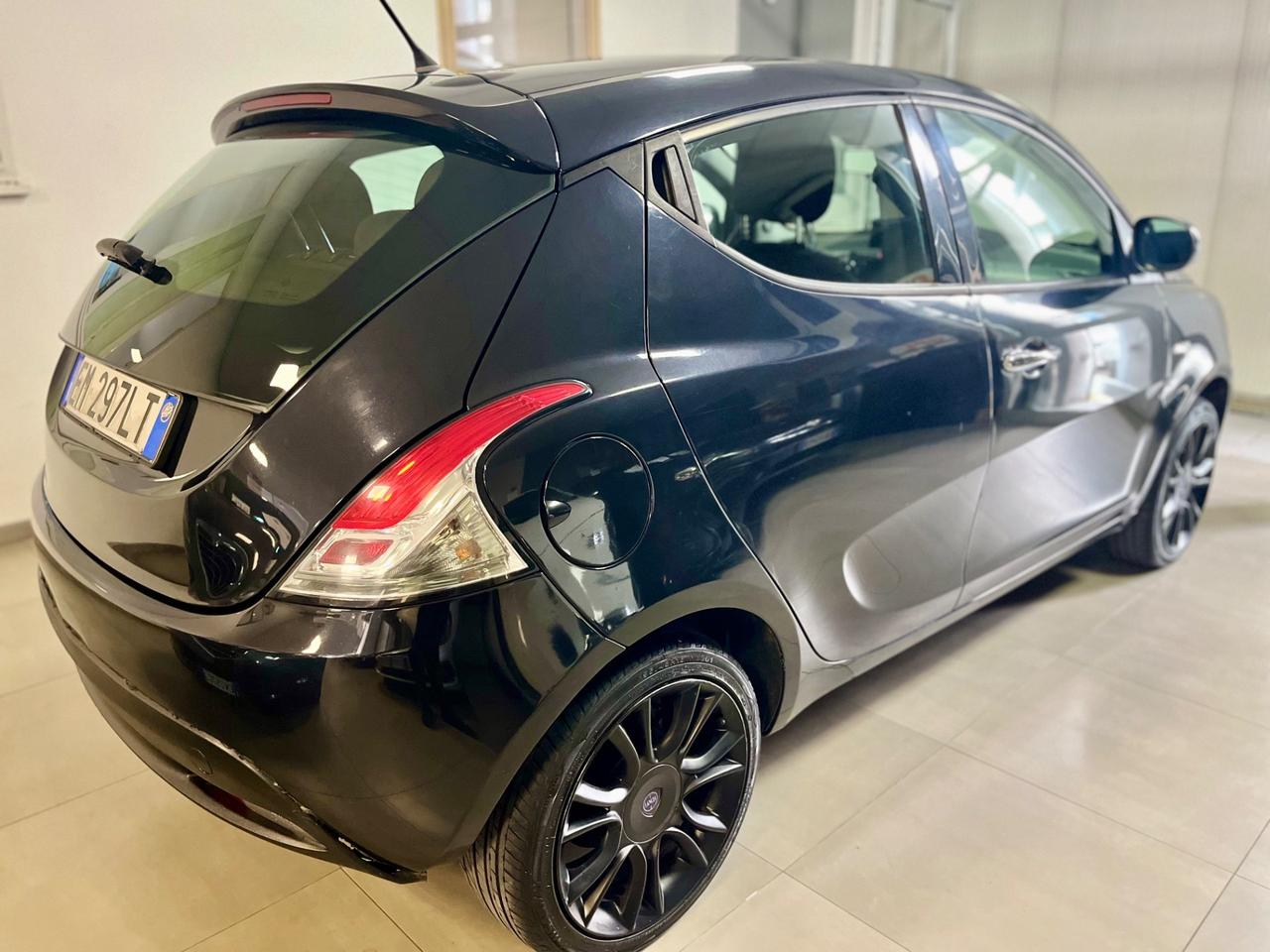 Lancia Ypsilon 1.2 69 CV 5 porte S&S Platinum