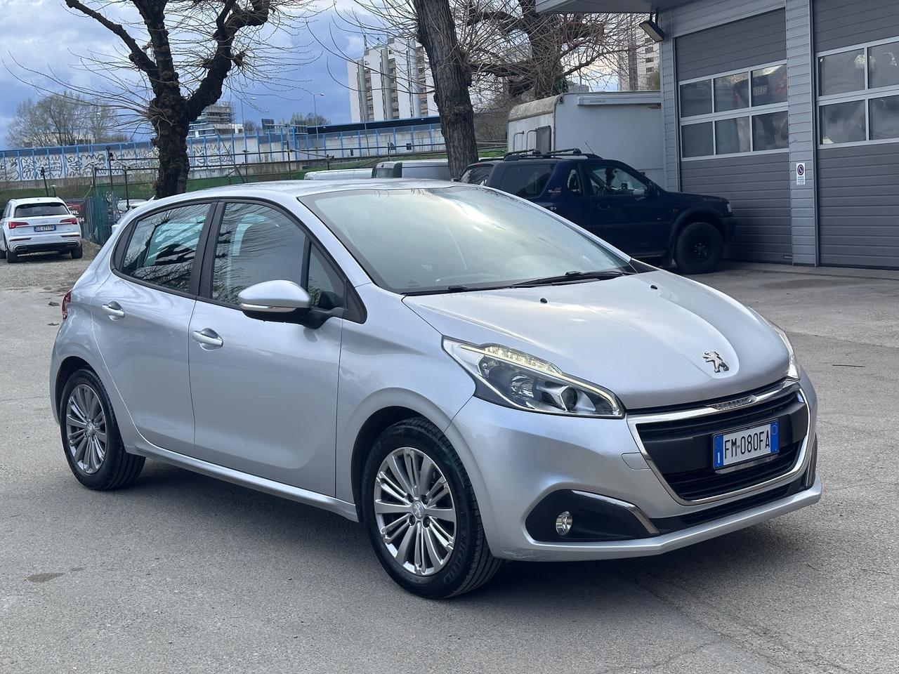 Peugeot 208 PureTech 82 5 porte Allure solo 103mila km
