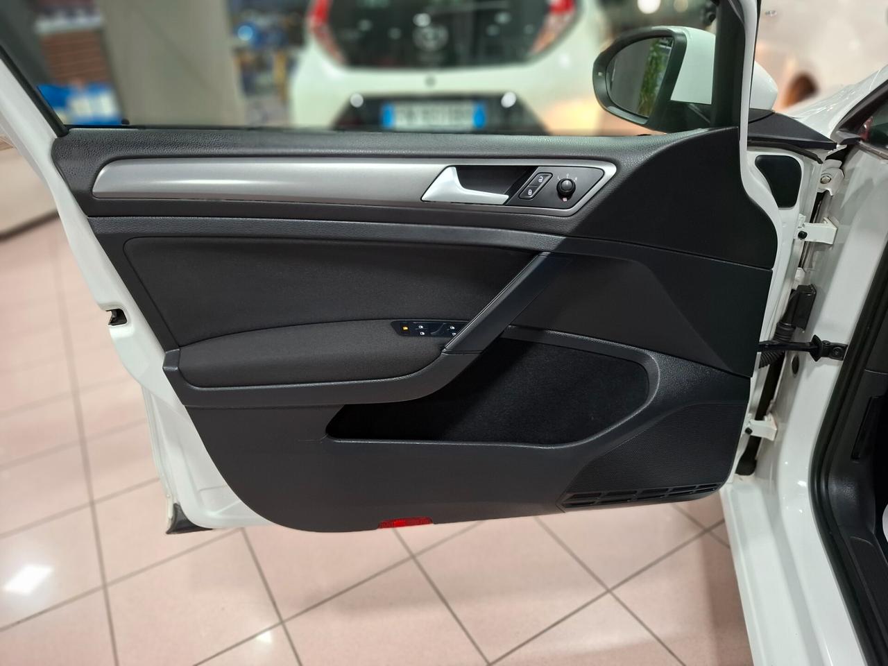 Volkswagen Golf 7 1.2 benzina Neopatentato