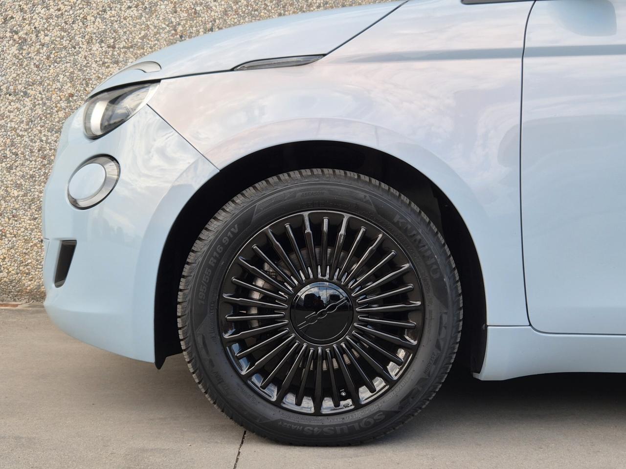 Fiat 500 500e Berlina 42 kWh La Prima