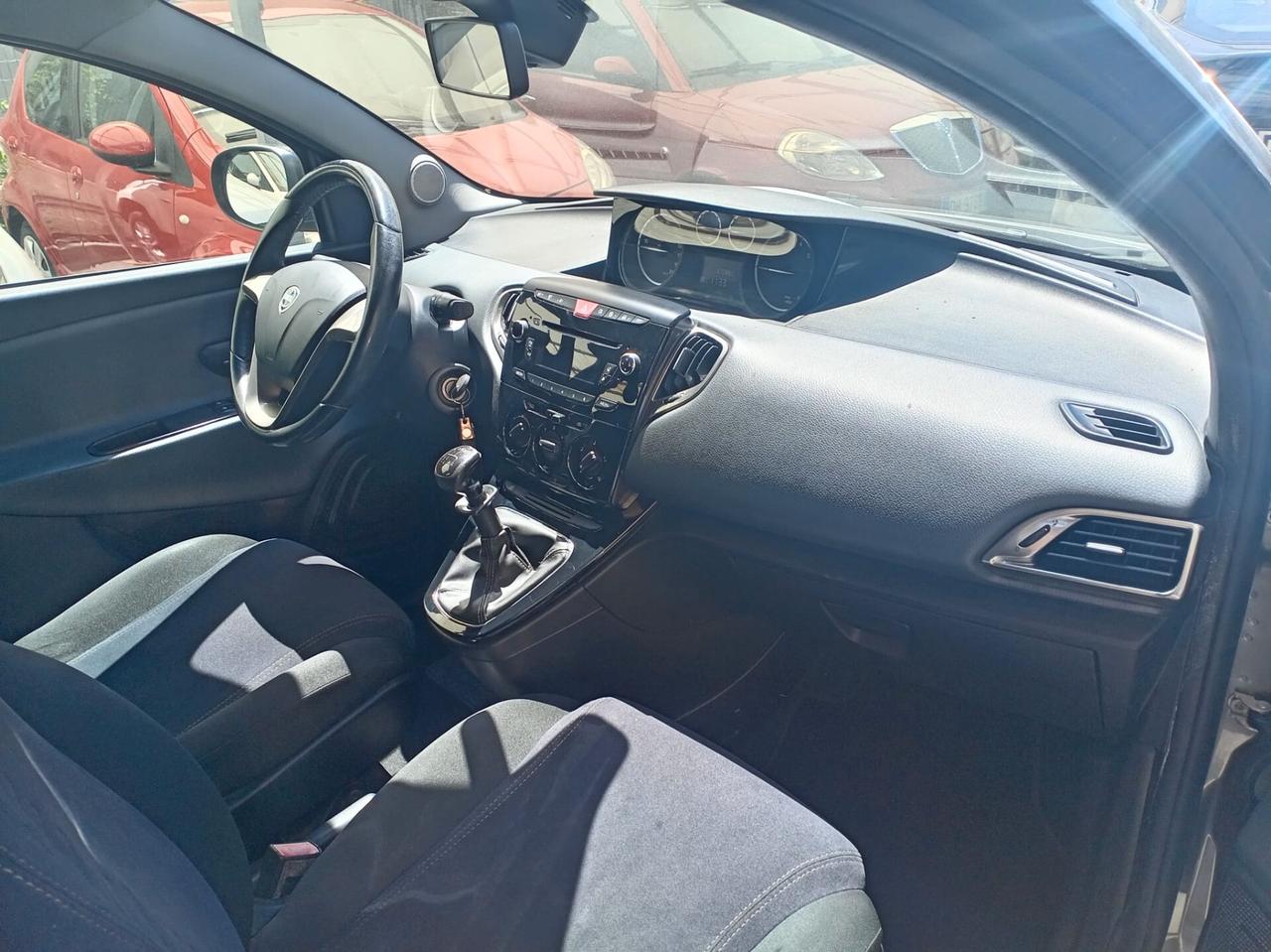 Lancia Ypsilon 1.2 69 CV 5 porte S&S Gold