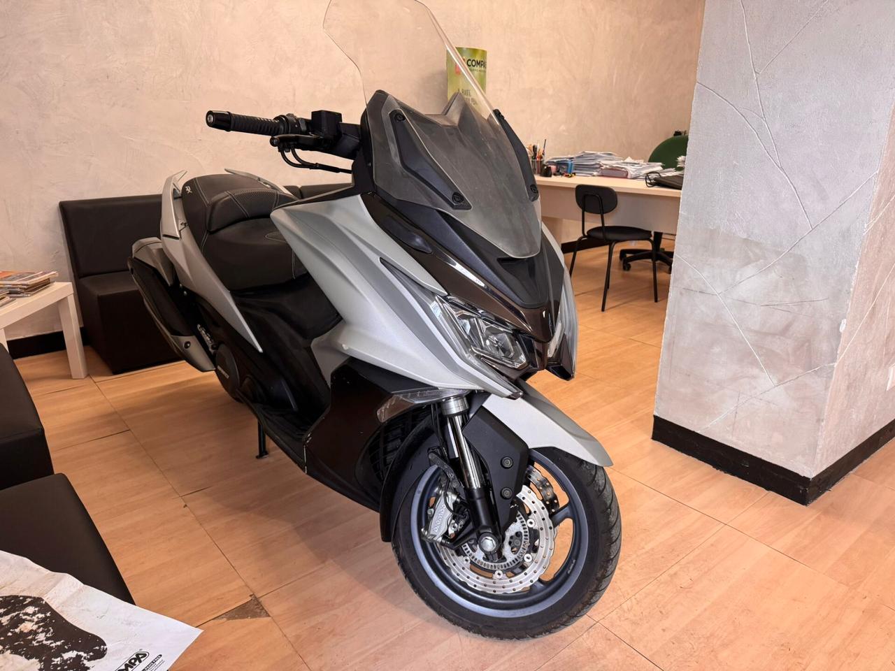 Kymco AK 550