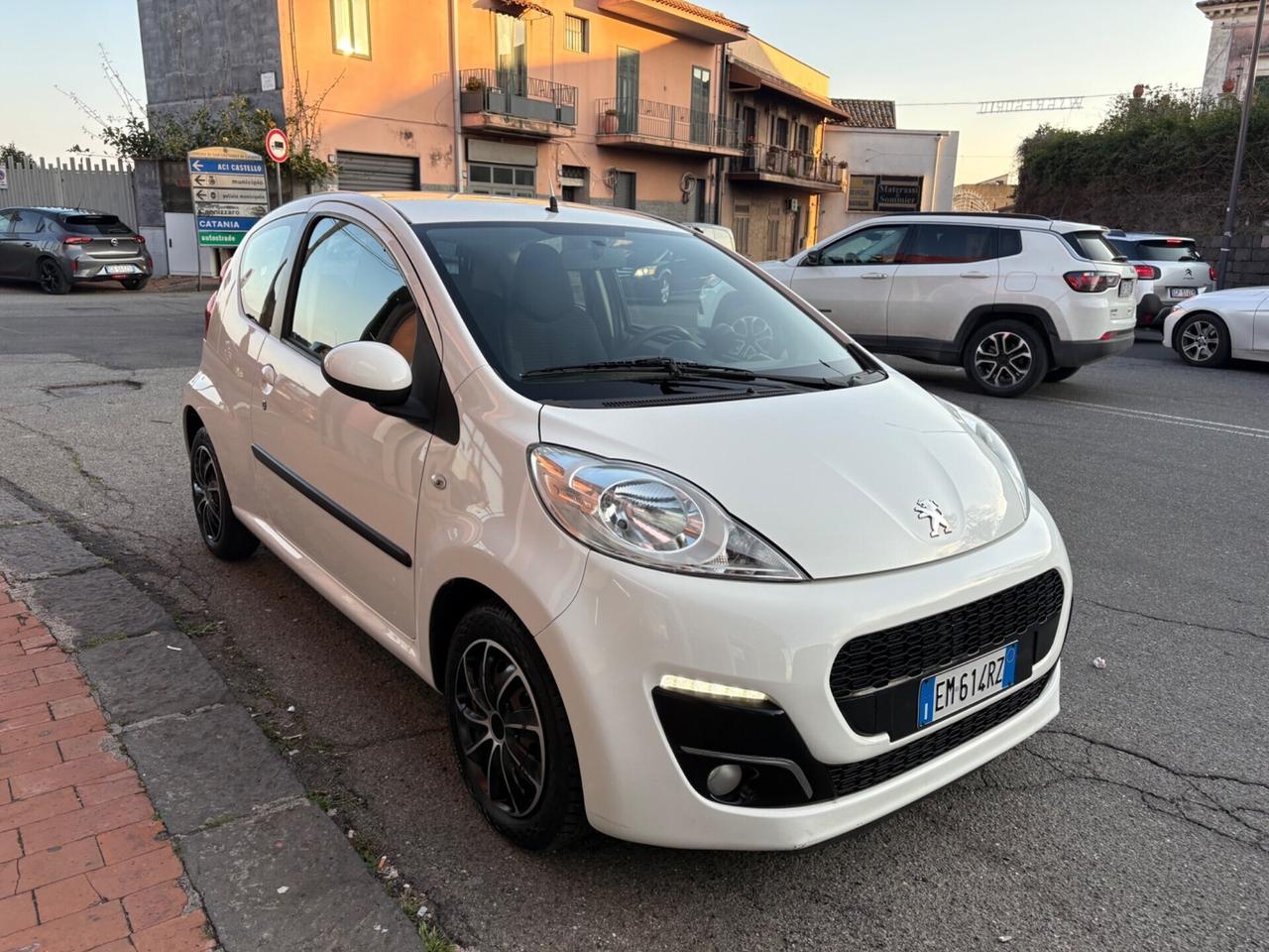 Peugeot 107 1.0 68CV 3p. 2012