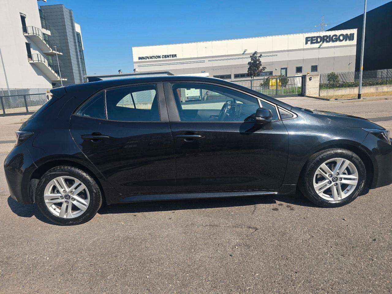 Toyota Corolla 1.8 Hybrid Business