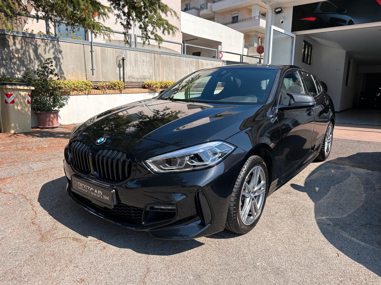 Bmw 118 d 5p. Msport SEDILI M-PERFORMANCE / NAVI / LED / Head-Up Display