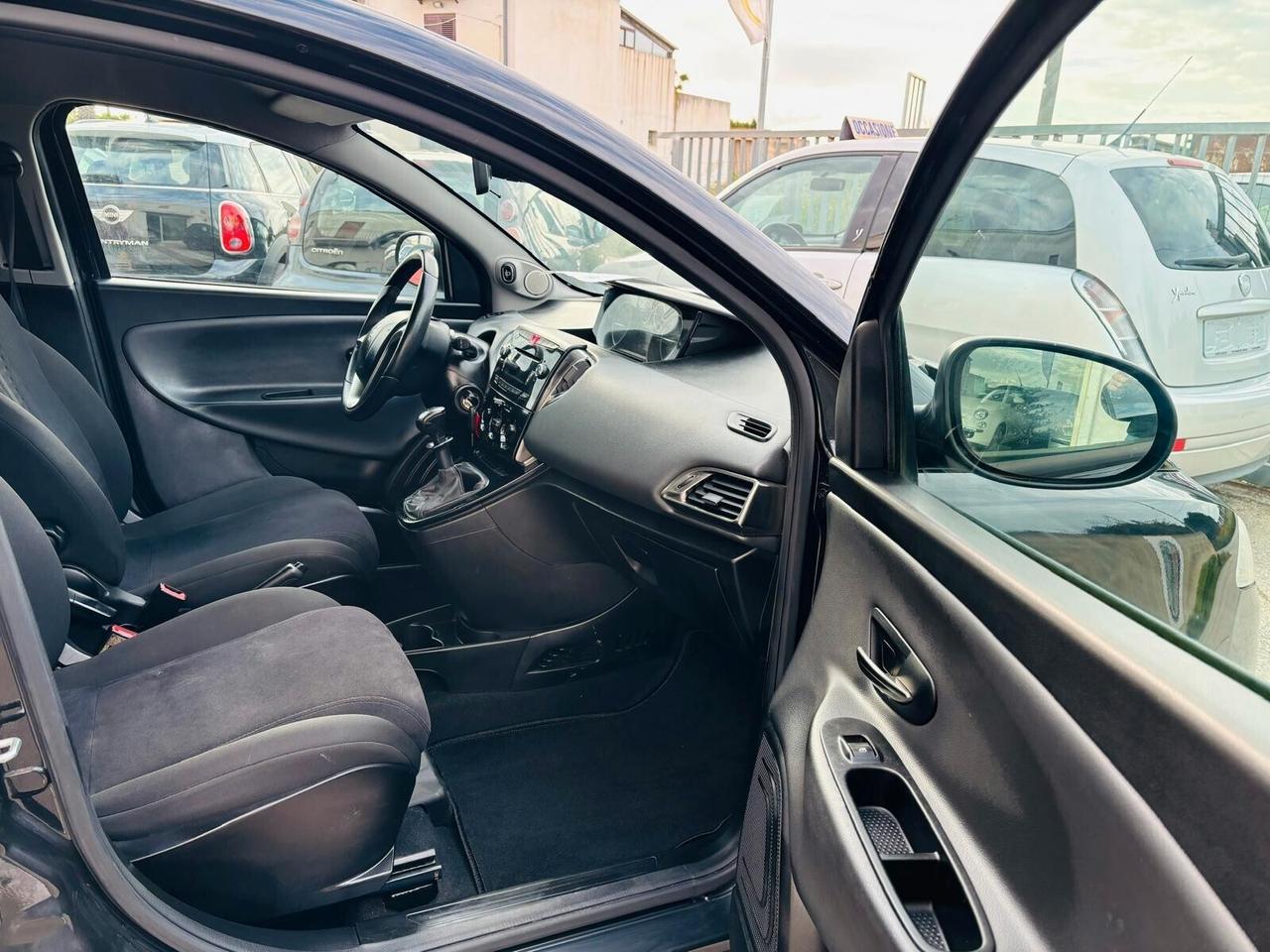 Lancia Ypsilon 1.2 69 CV 5 porte S&S Gold