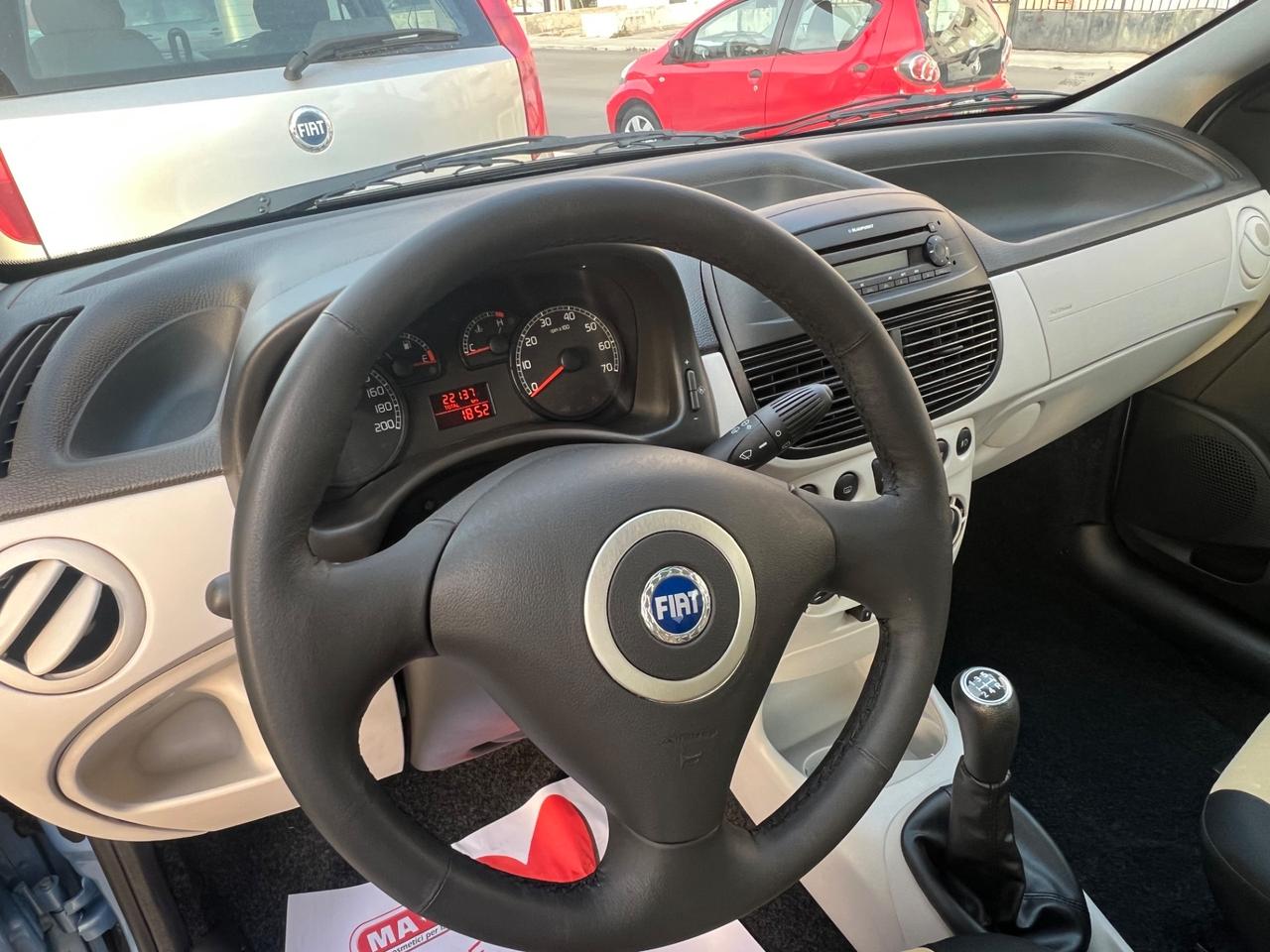 Fiat Punto 1.3 Multijet SOLO 22000 KM!!!!!!