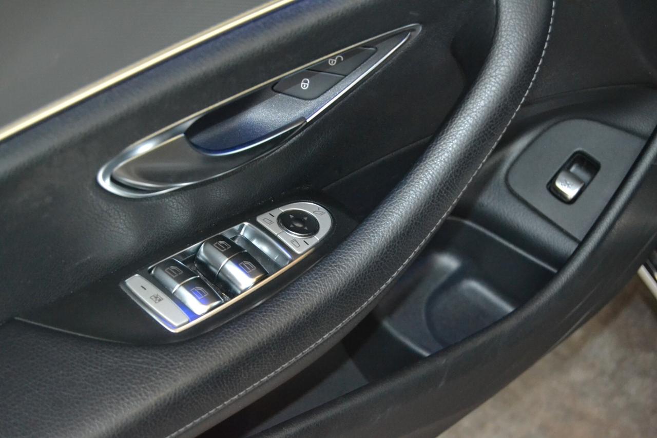 Mercedes E 220D Premium TETTO/Navi/Pelle/9G