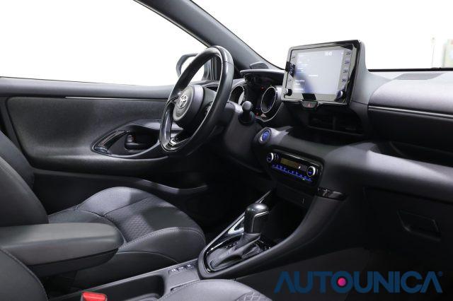 TOYOTA Yaris 1.5 HYBRID 5 PORTE LOUNGE FARI LED TETTO PANORAMA