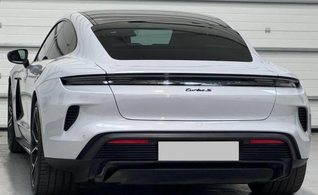 Porsche Taycan Turbo S - 950 CV