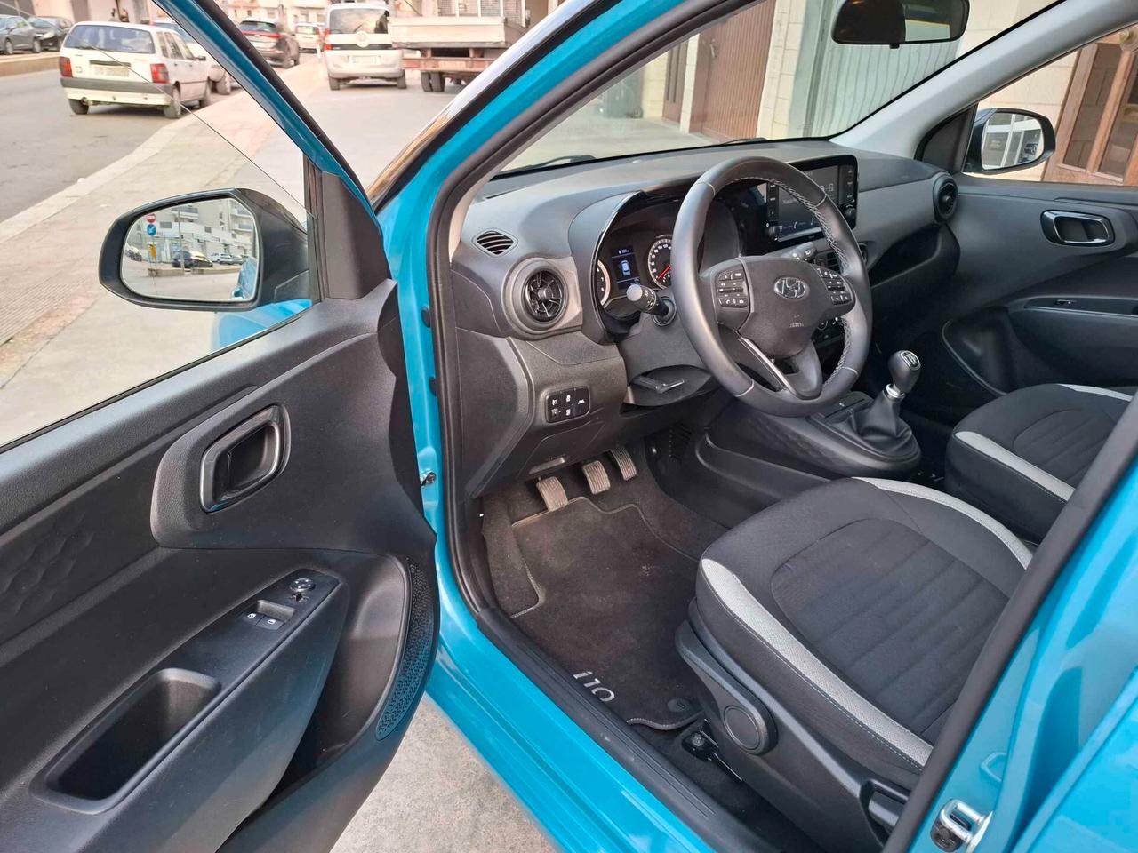Hyundai i10 1.0 BENZINA - 2022 BICOLORE