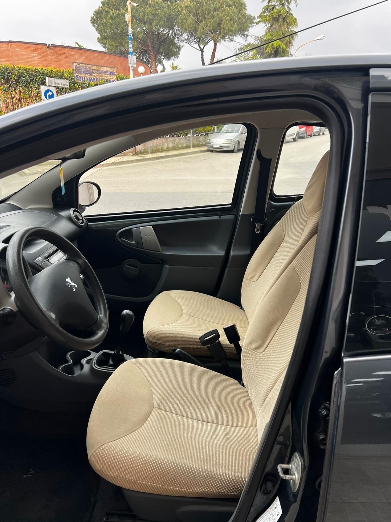 Peugeot 107 1.0 68CV 5p. Sweet Years NEOPATENTATI