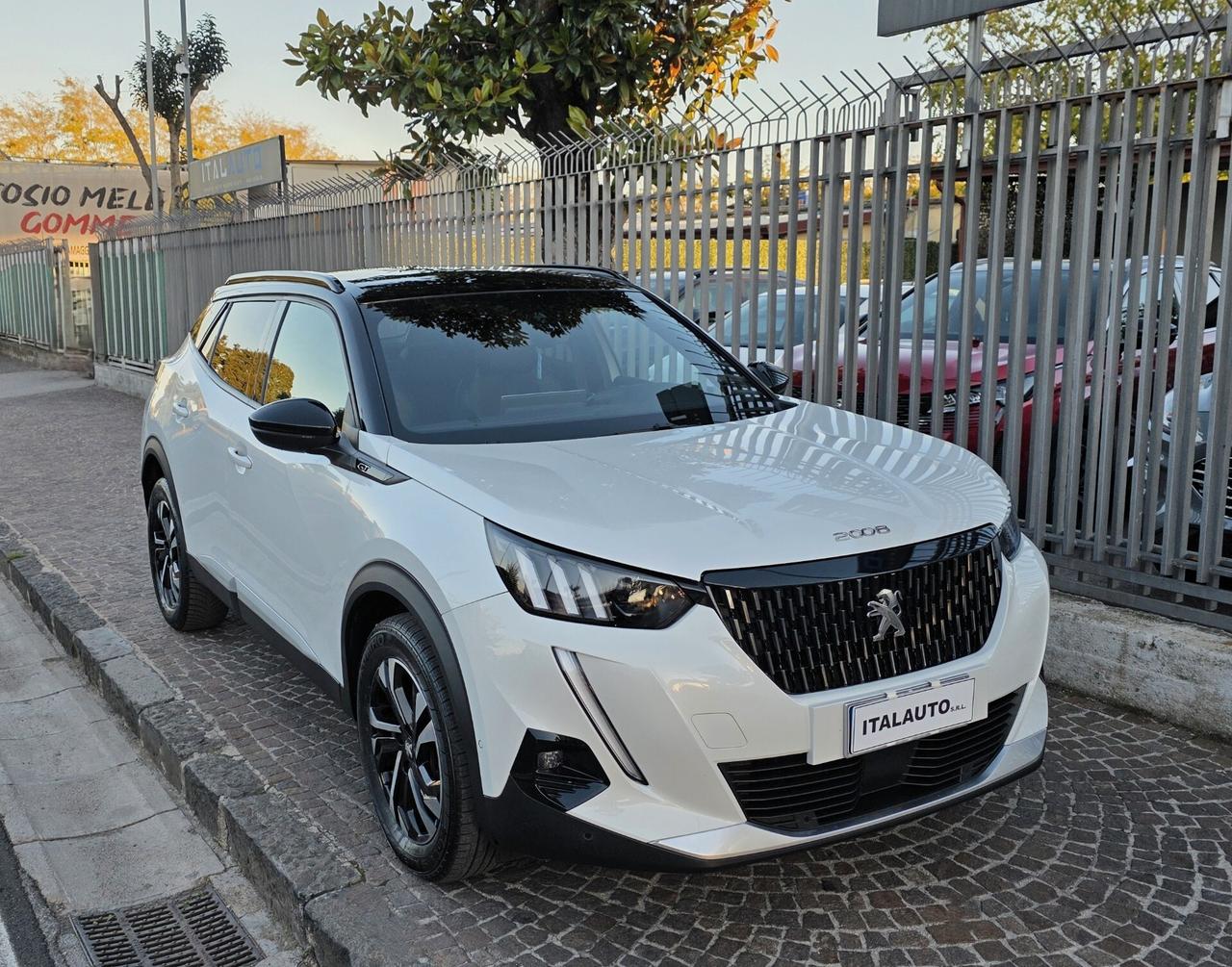Peugeot 2008 PureTech 130 S&S EAT8 GT