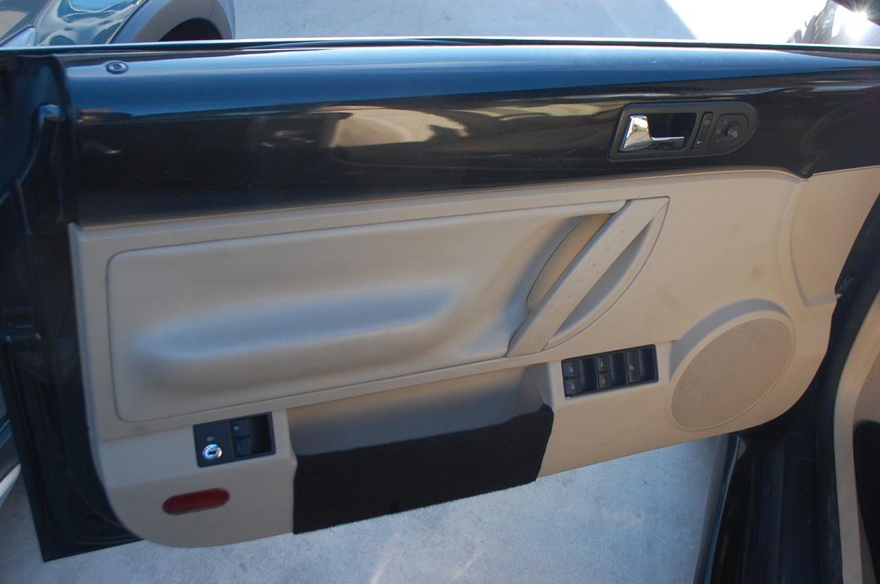 Volkswagen New Beetle Cabrio 1.9 TDI 100CV Uff Italy Lega Pelle