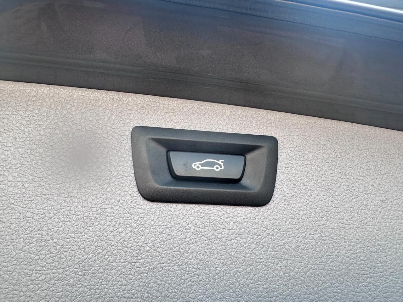 BMW 318d Touring Automatica, Fari full LED, Navi professional