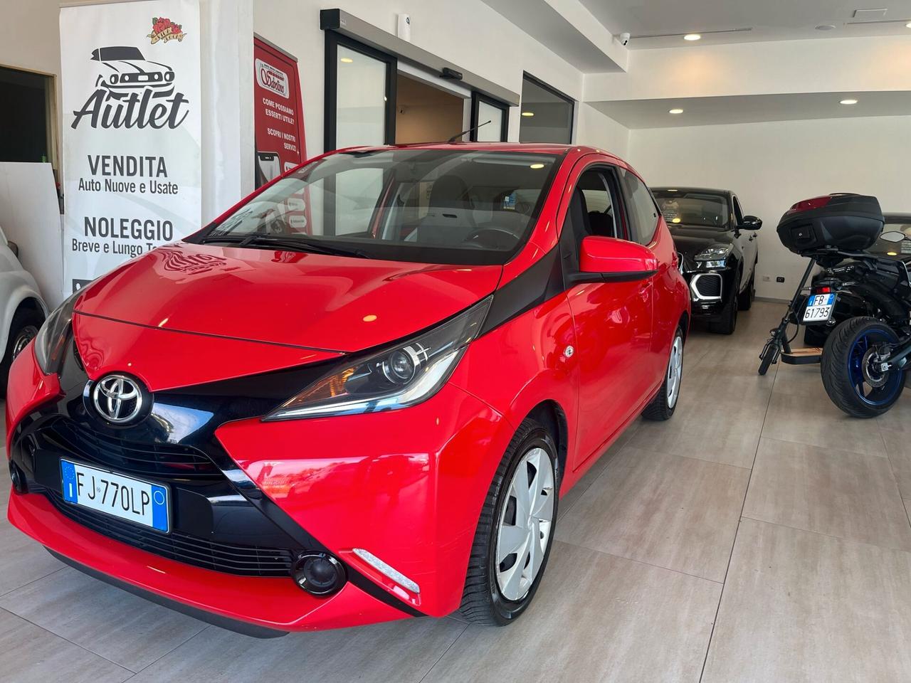 Toyota Aygo 1.0 VVT-i 69 CV 5 porte x-black TSS MMT