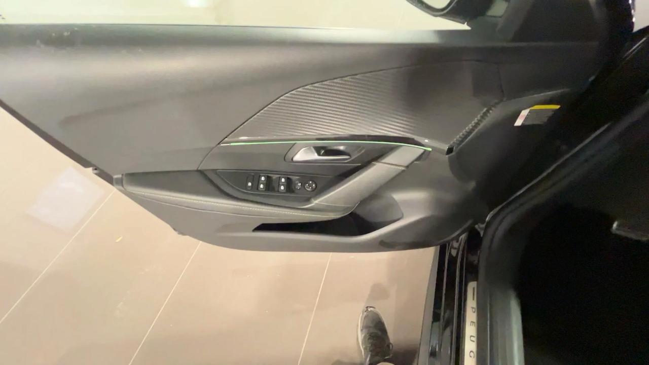 Peugeot 208 motore elettrico 136 CV 5 porte GT
