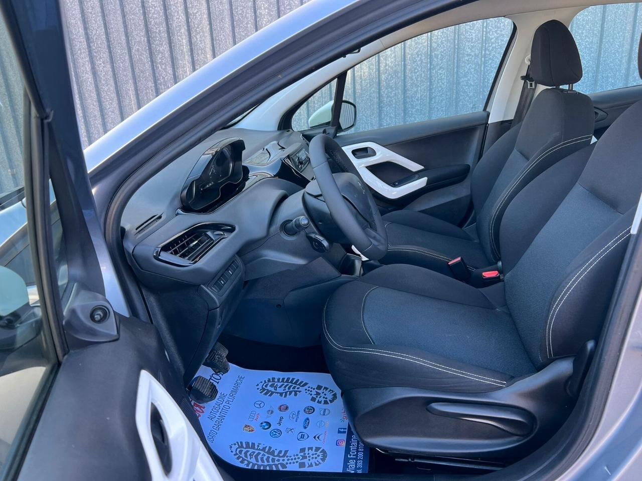 Peugeot 208 PURE TECH LIKE