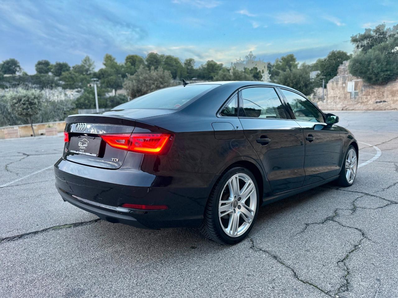 Audi A3 SEDAN/2.0 TDI 150CV/CERCHI 18"/LED/NAVI