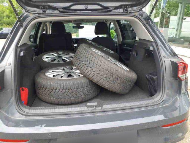 VOLKSWAGEN Golf 2.0 TDI Active Navi, Sedili risc + set invernale