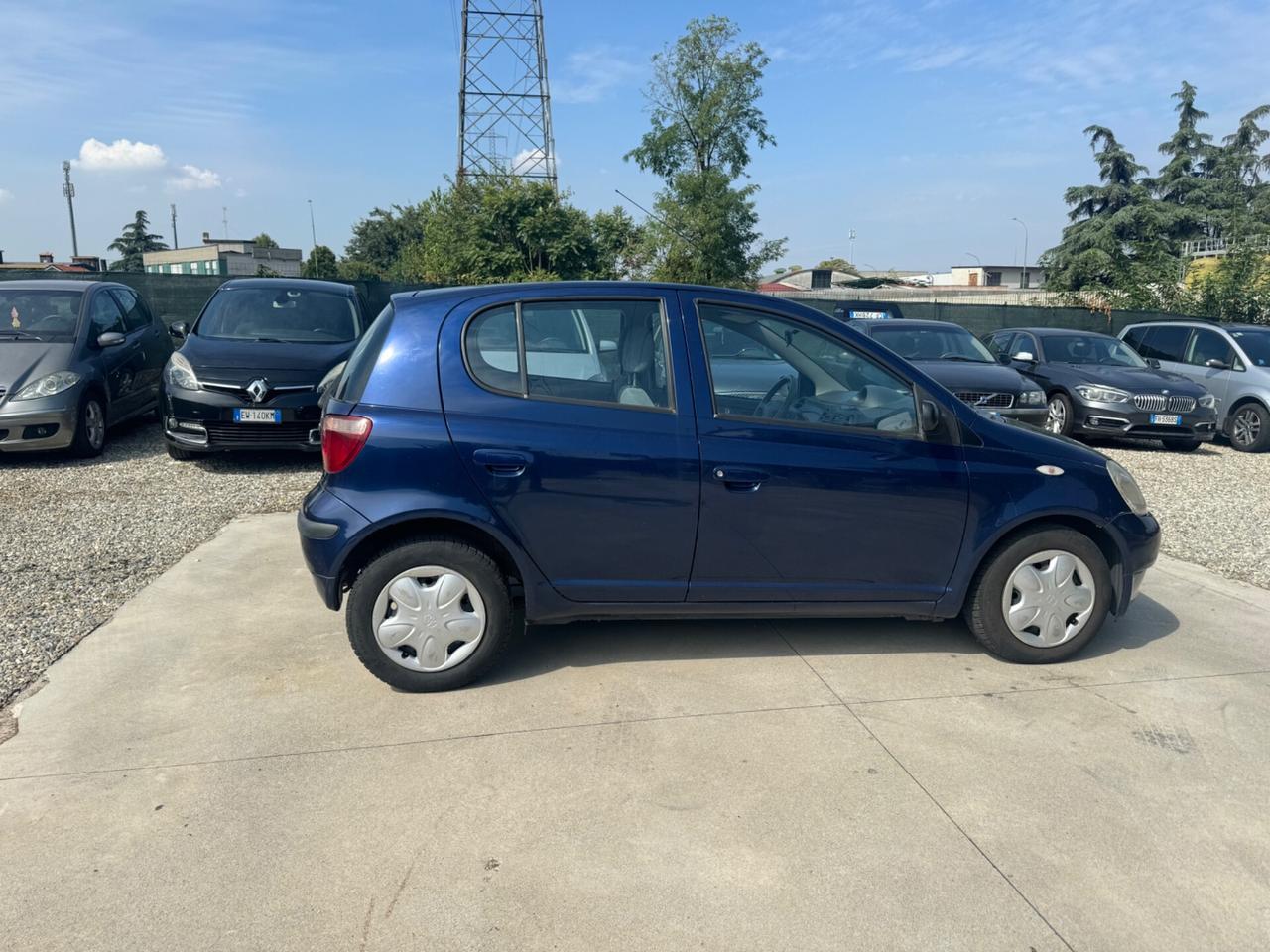 Toyota Yaris 1.0i 16V cat 5 porte Sol benzina neopatentati