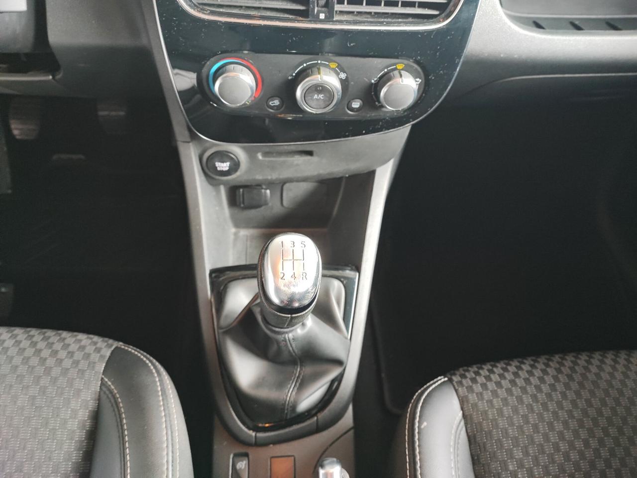 Renault Clio TCe 12V 75 CV 5 porte Moschino Intens