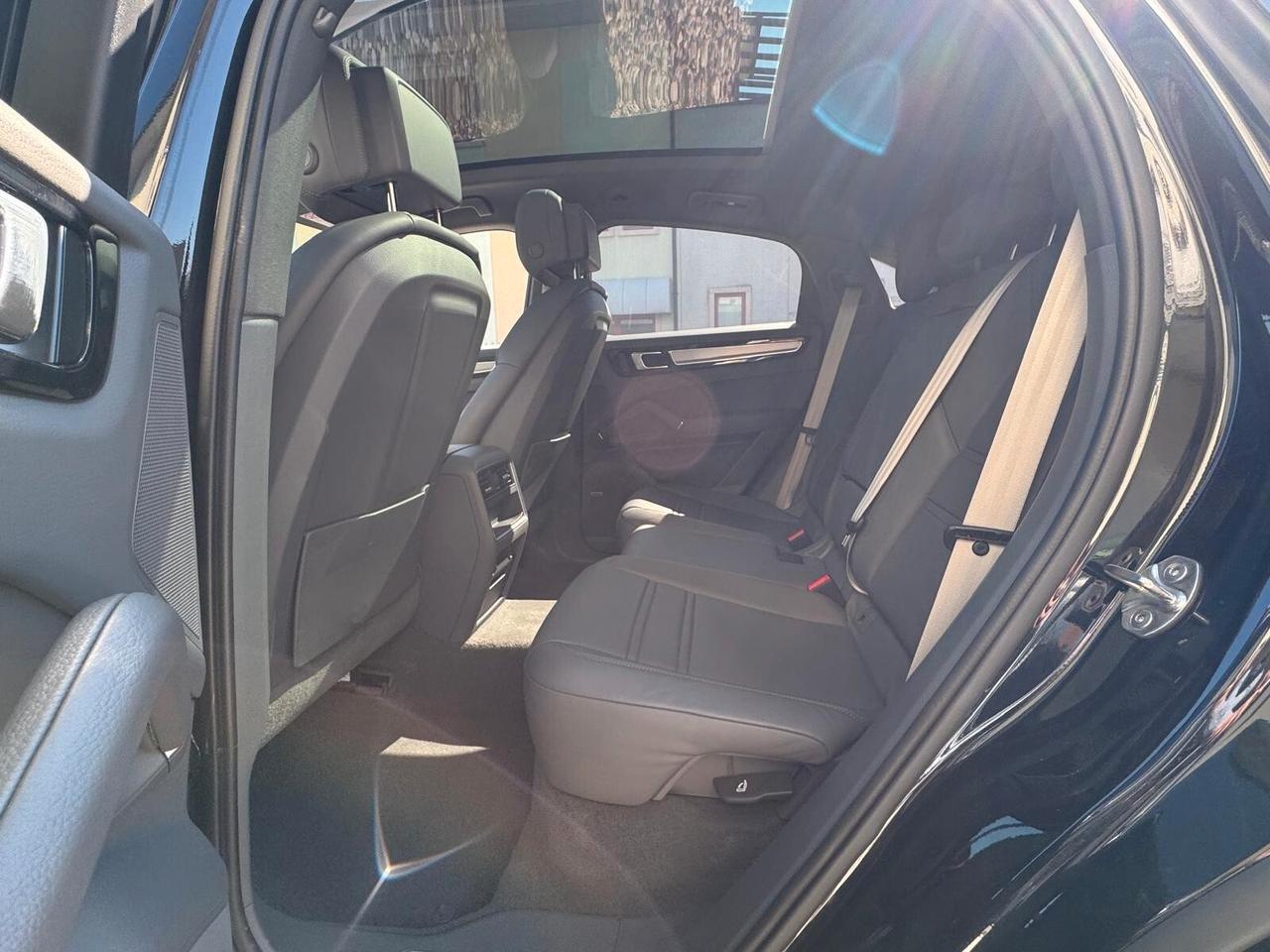 Porsche Cayenne Coupé 3.0 V6 E-Hybrid Platinum Edition