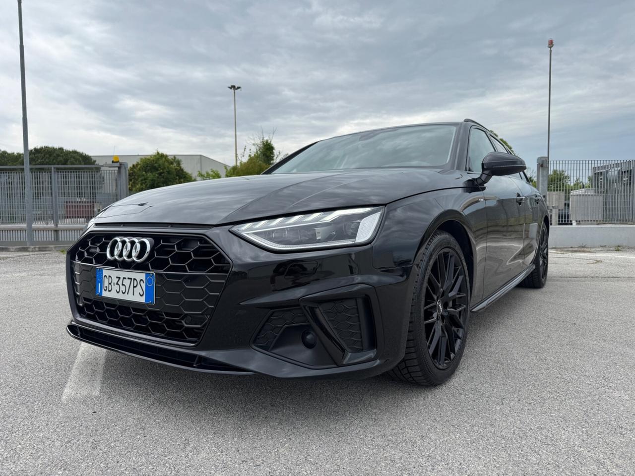 Audi A4 Avant 45 TFSI quattro S tronic S line edition