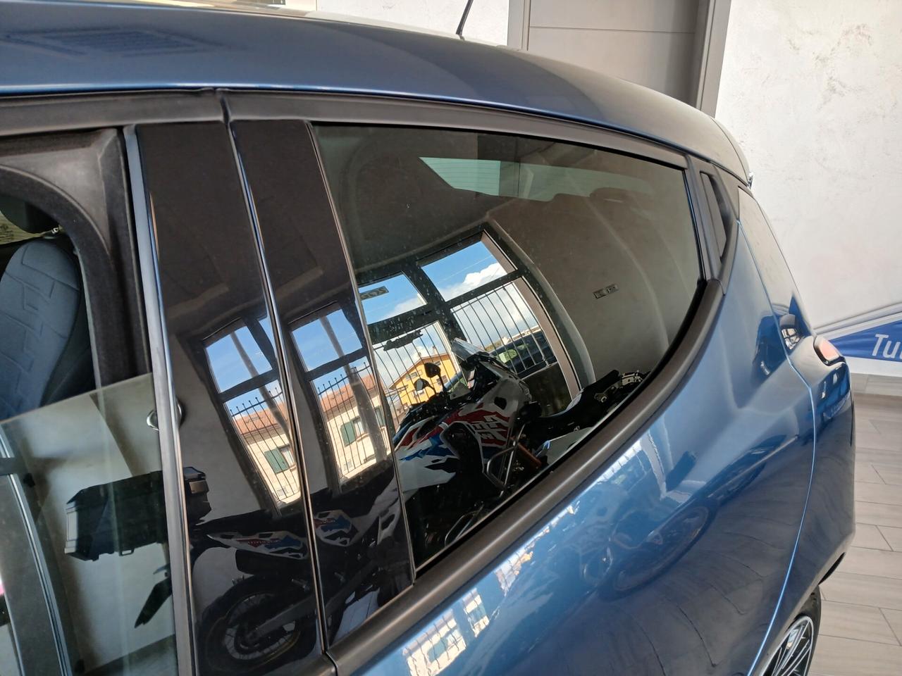 Lancia Ypsilon 1.0 HYBRID 70CV GOLD 2023