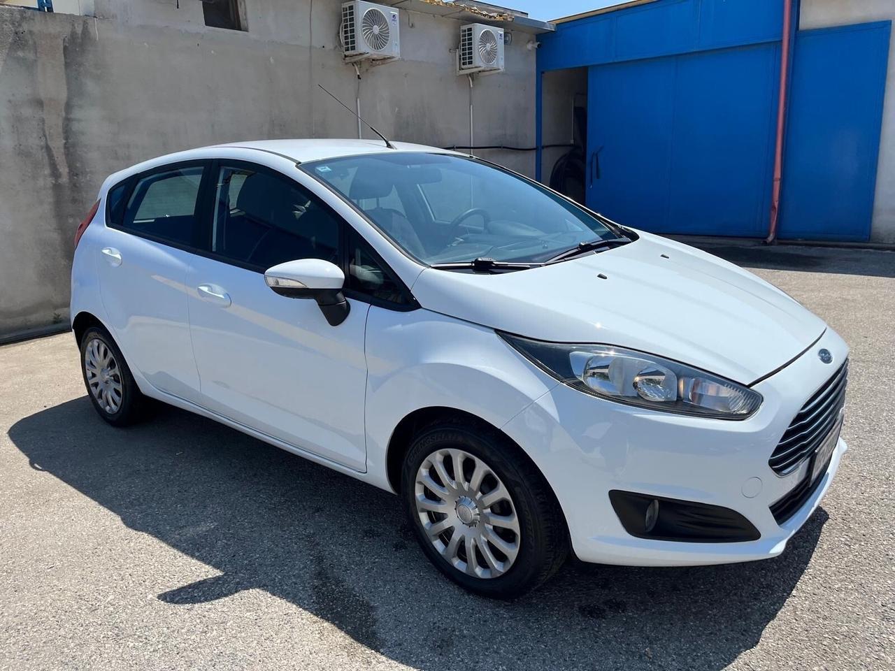 Ford fiesta 5P-1.5 tdci/75 cv-full-2013