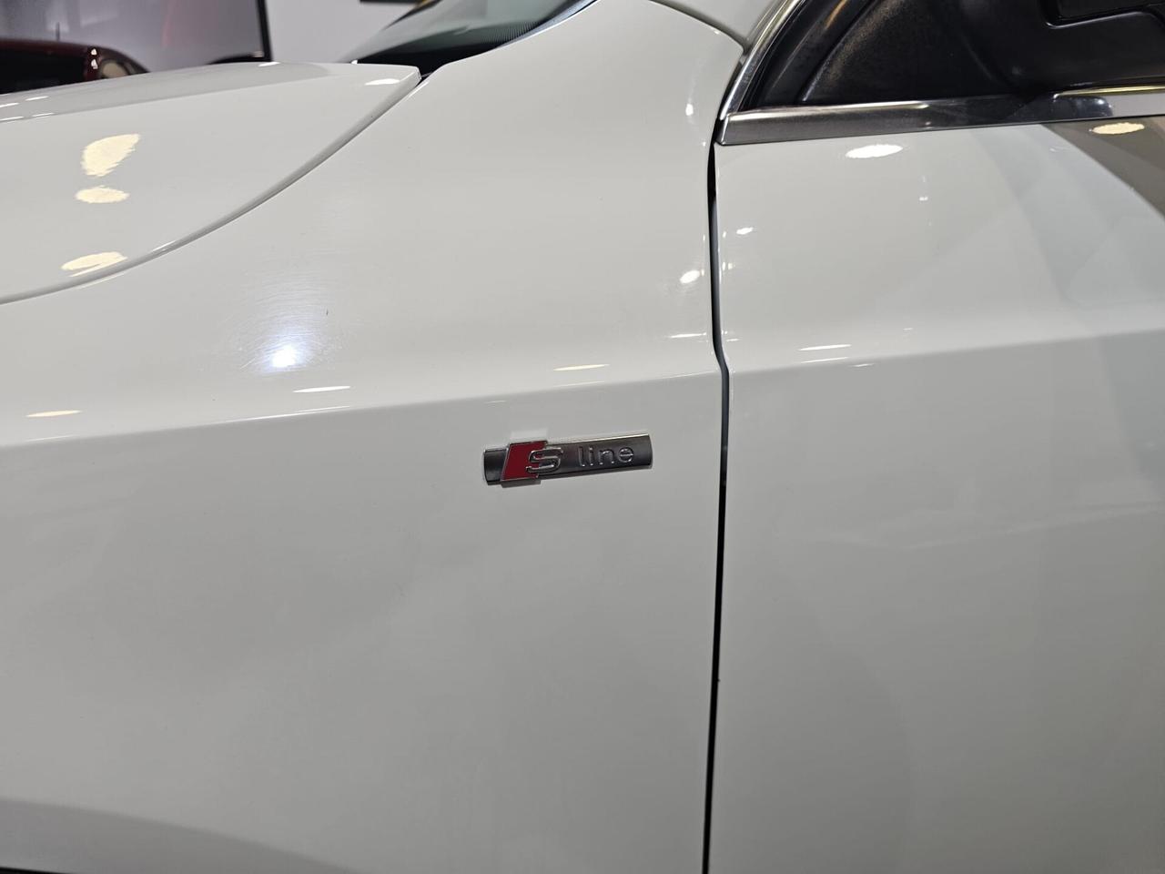 Audi Q3 2.0 TDI 140cv S line