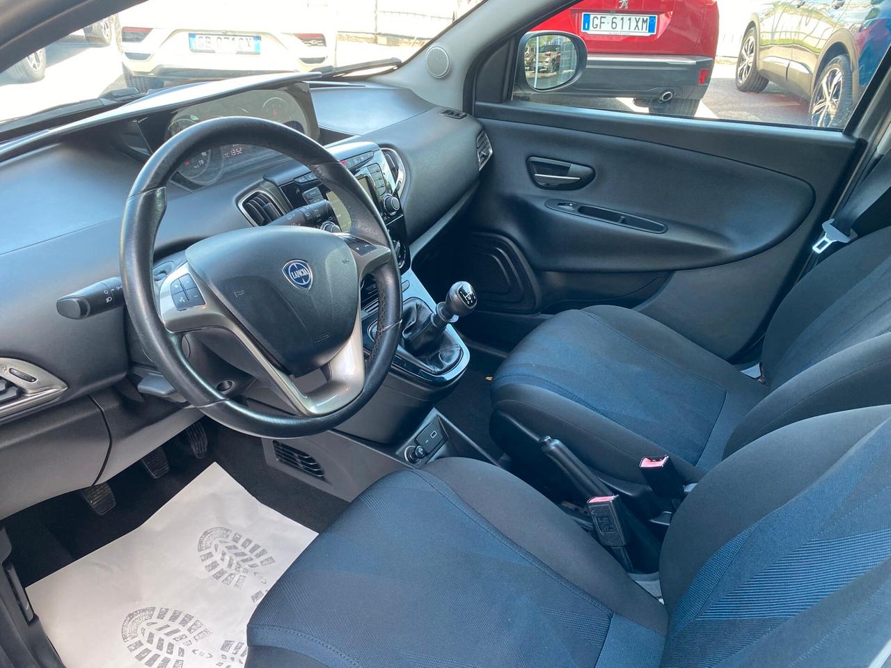 Lancia Ypsilon 1.2 69 CV 5 porte S&S Gold