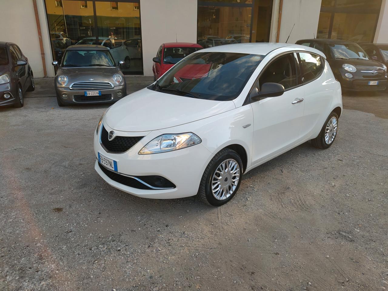 Lancia Ypsilon 1.2 69 CV 5 porte GPL Ecochic Gold Neopatentati