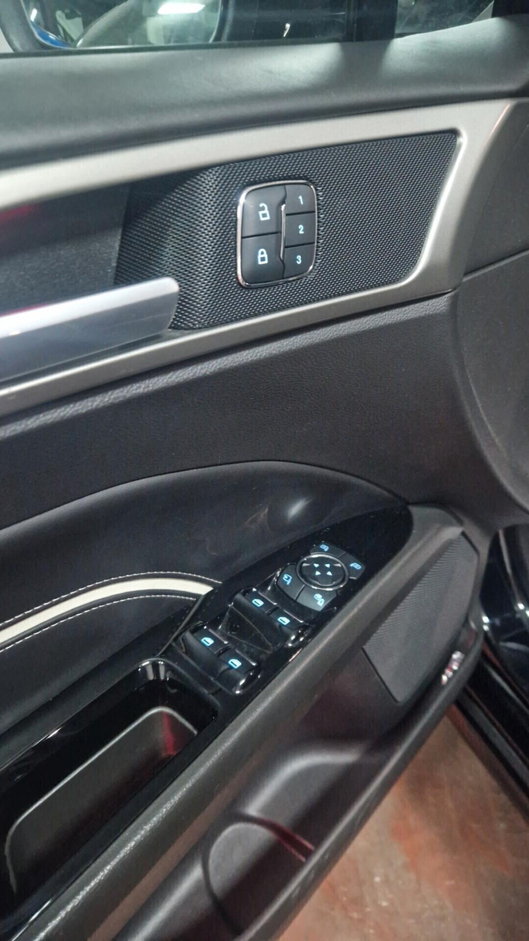 Ford Mondeo Full Hybrid 2.0 187 CV eCVT 4 porte Vignale