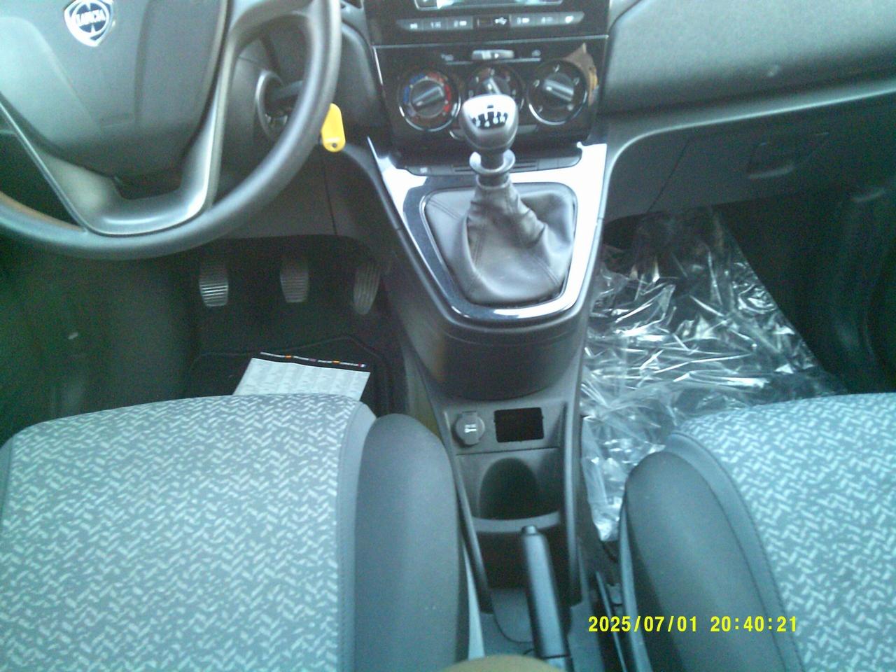 Lancia Ypsilon 1.0 FireFly 5 porte S&S Hybrid Silver