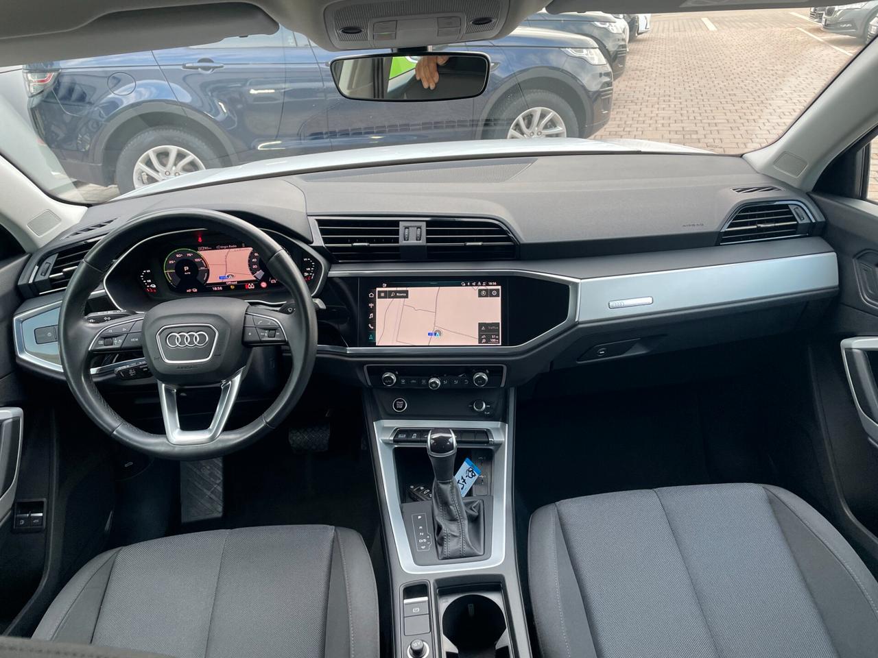 Audi Q3 45 TFSI e S tronic Business