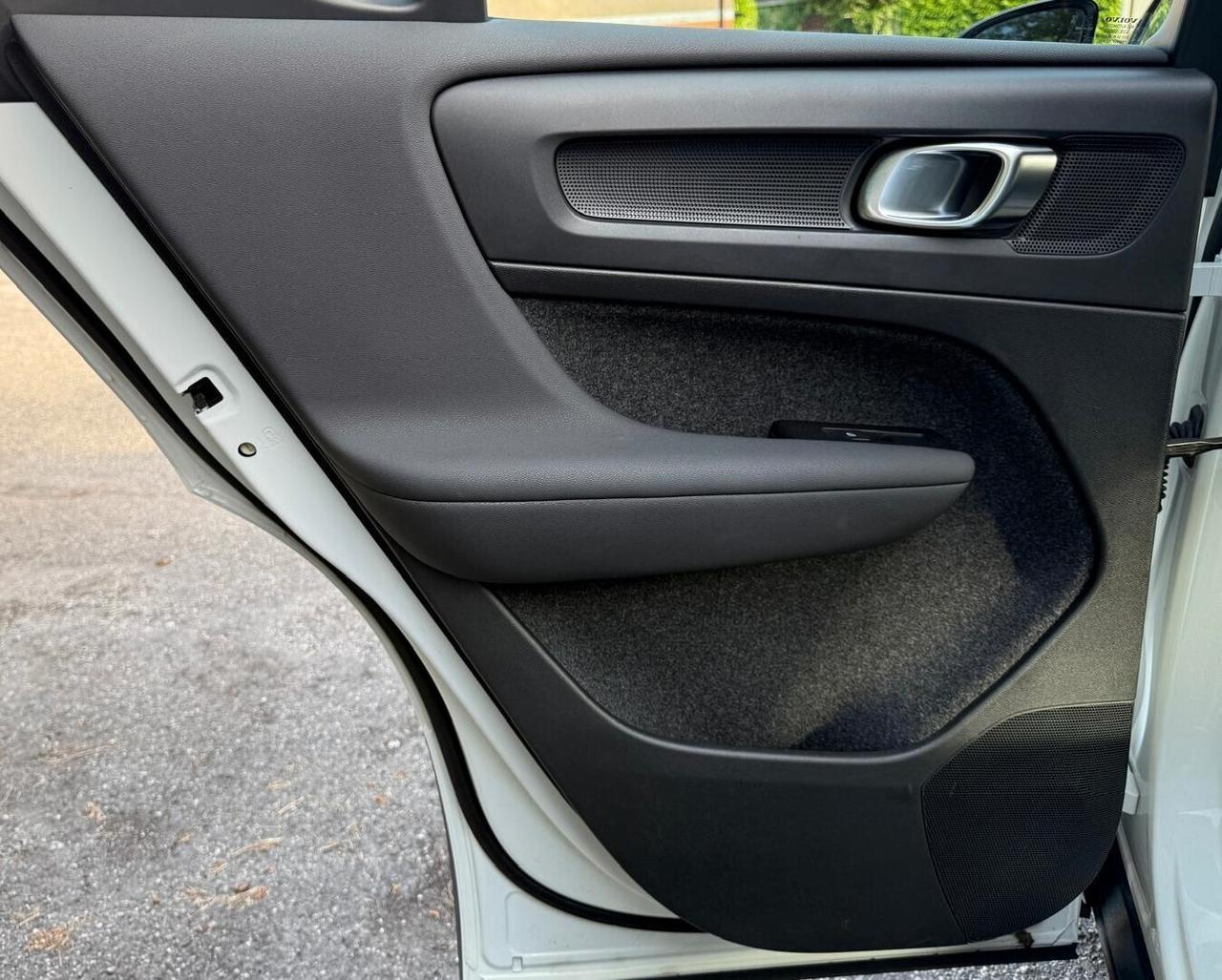 Volvo XC40 B4 AWD HYBRID Geartronic R-Design