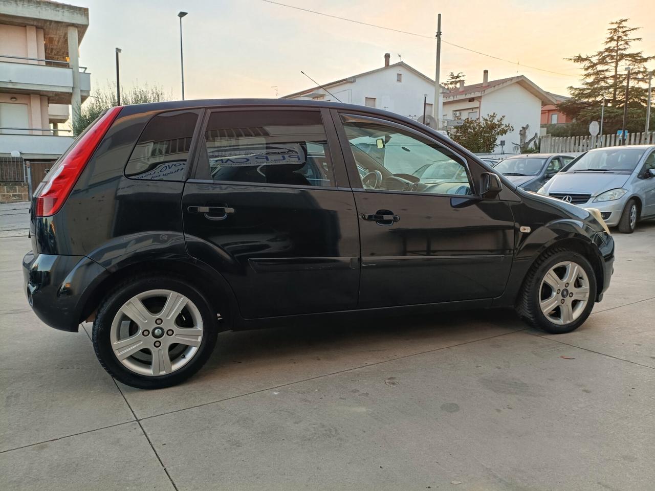 Ford Fiesta 1.2 16V 5p. Ghia
