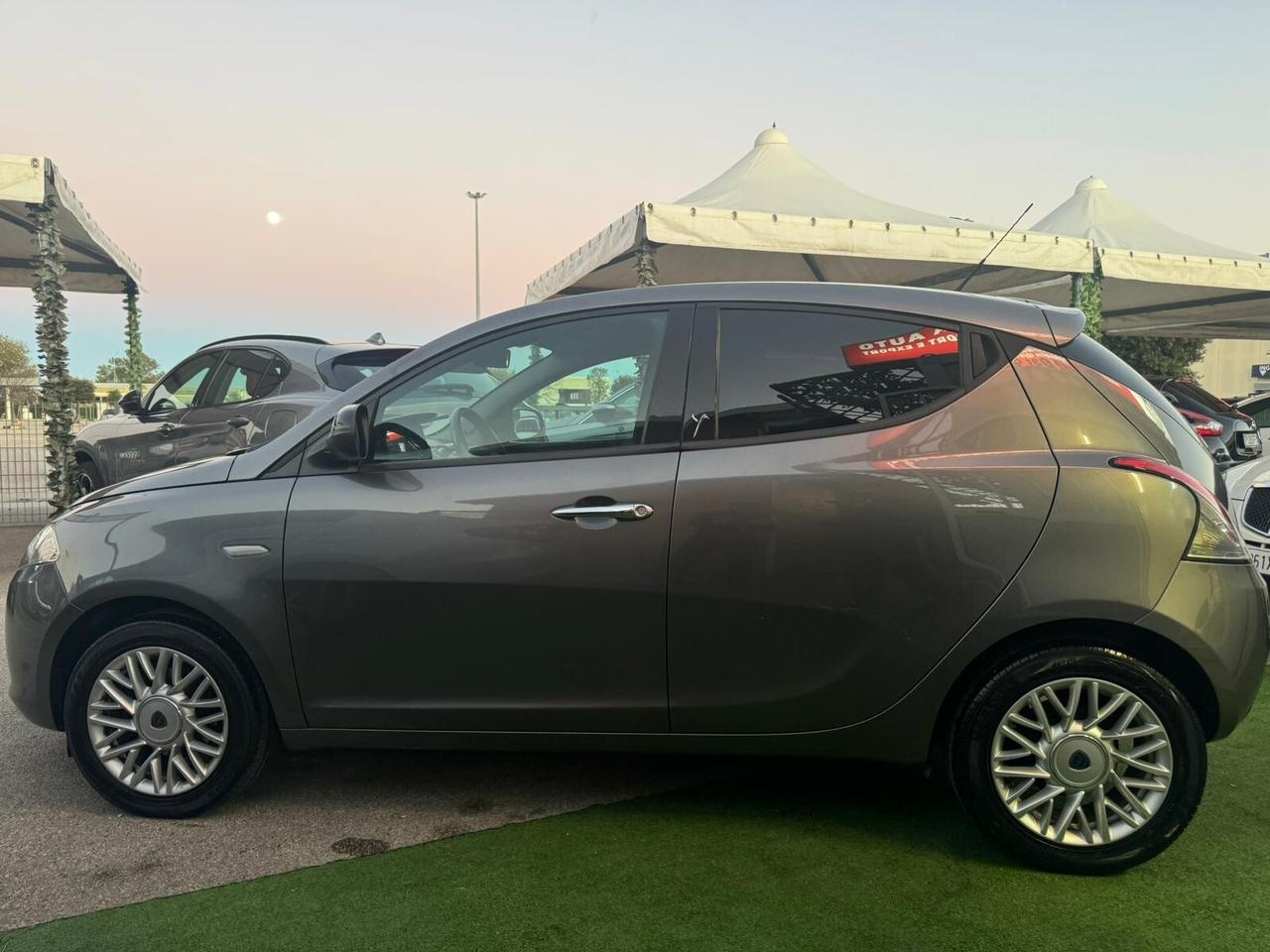 Lancia Ypsilon 1.3 95CV 2015 perfetta garanzia12