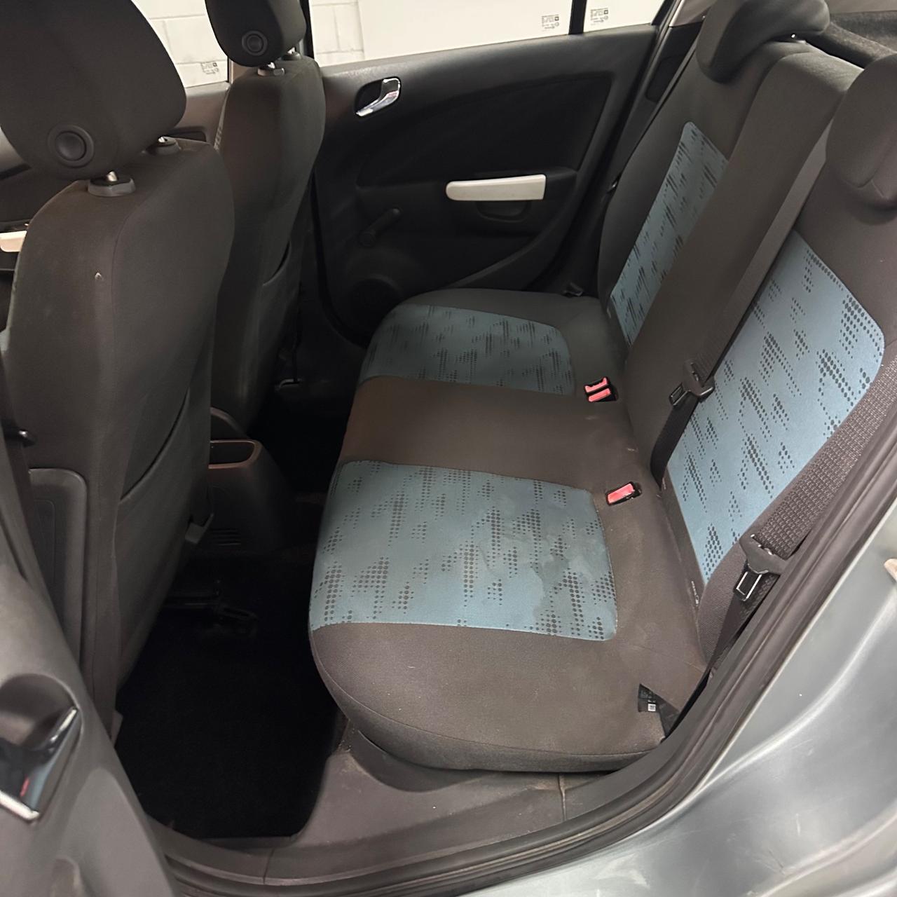 Opel Corsa 1.4 16V 5 porte Cosmo NEOPTENTATI