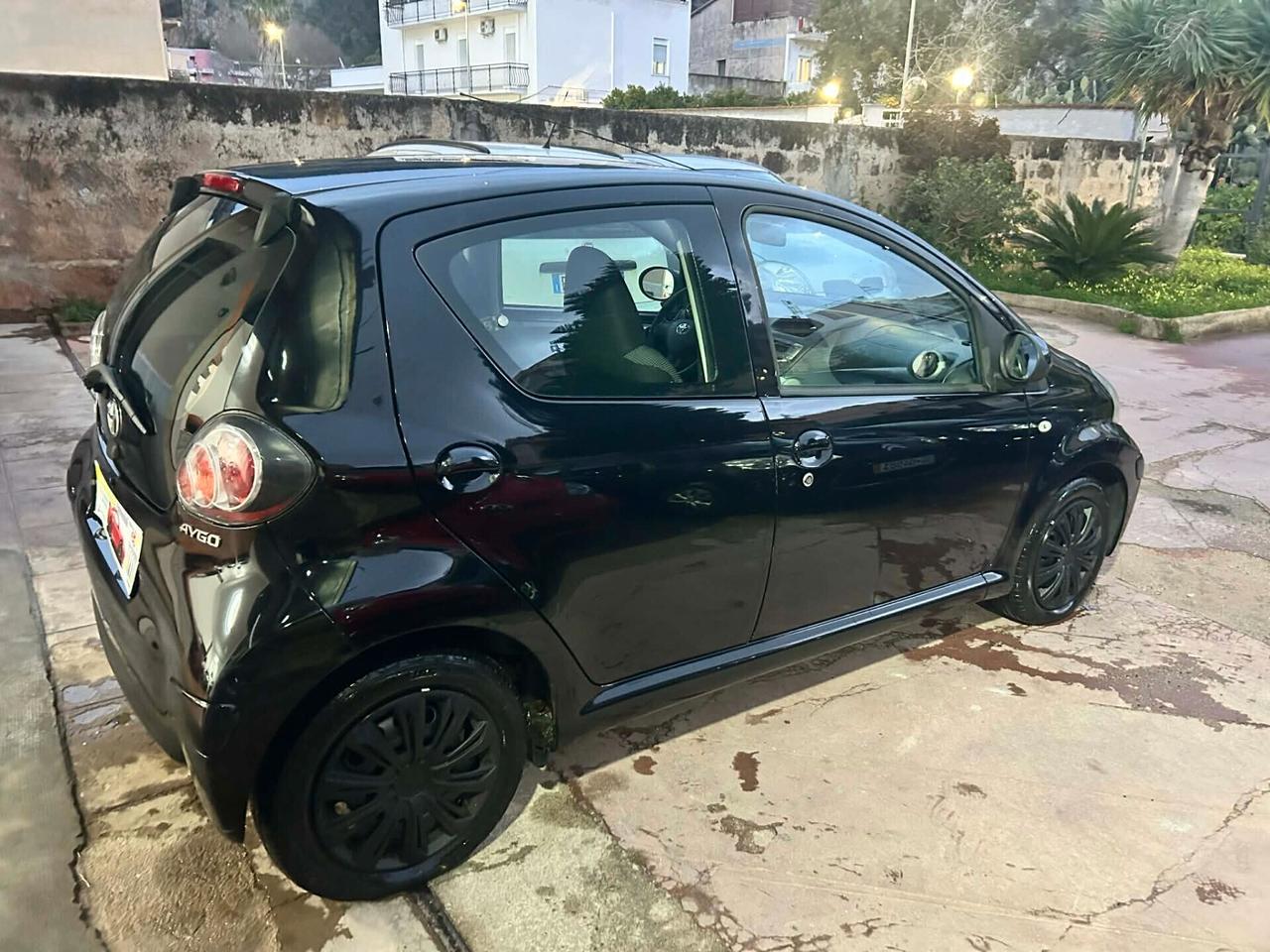 TOYOTA AYGO 1.0 68CV 2012 EURO 5 TOTAL BLACK