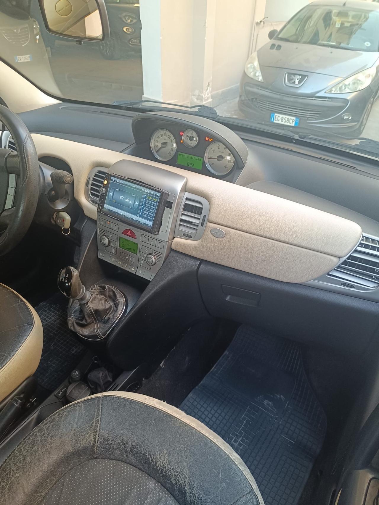 Lancia Ypsilon 1.4 Platino Ecochic GPL