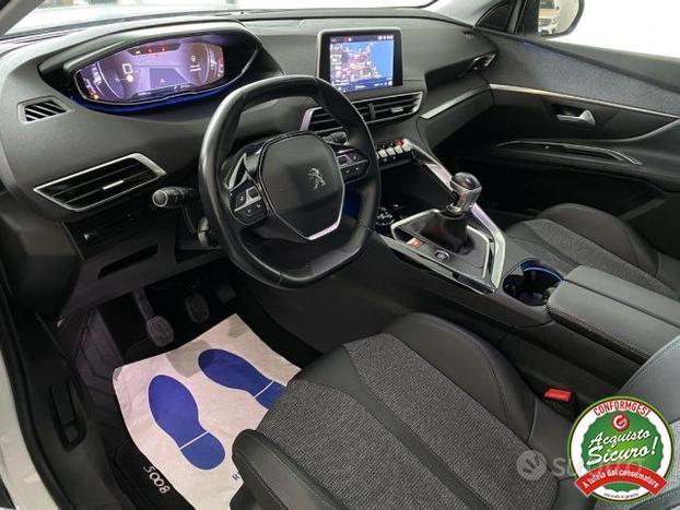 PEUGEOT 5008 BlueHDi 130 Allure Cockpit Tagliand