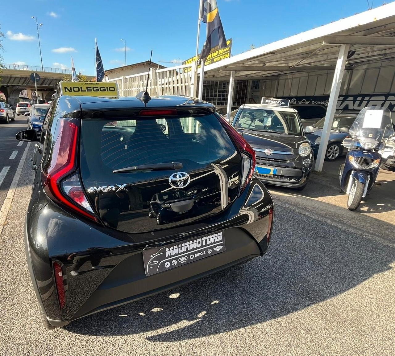 NOLEGGIO TOYOTA AYGO X 1.0 VVT - I 72 CV 5 PORTE ACTIVE – (150 KM GIORNALIERI INCLUSI) TARIFFA GIORNALIERA: 40,00 EURO FORMULA SETTIMANALE: 320,00 EURO FORMULA MENSILE: 800,00 EURO