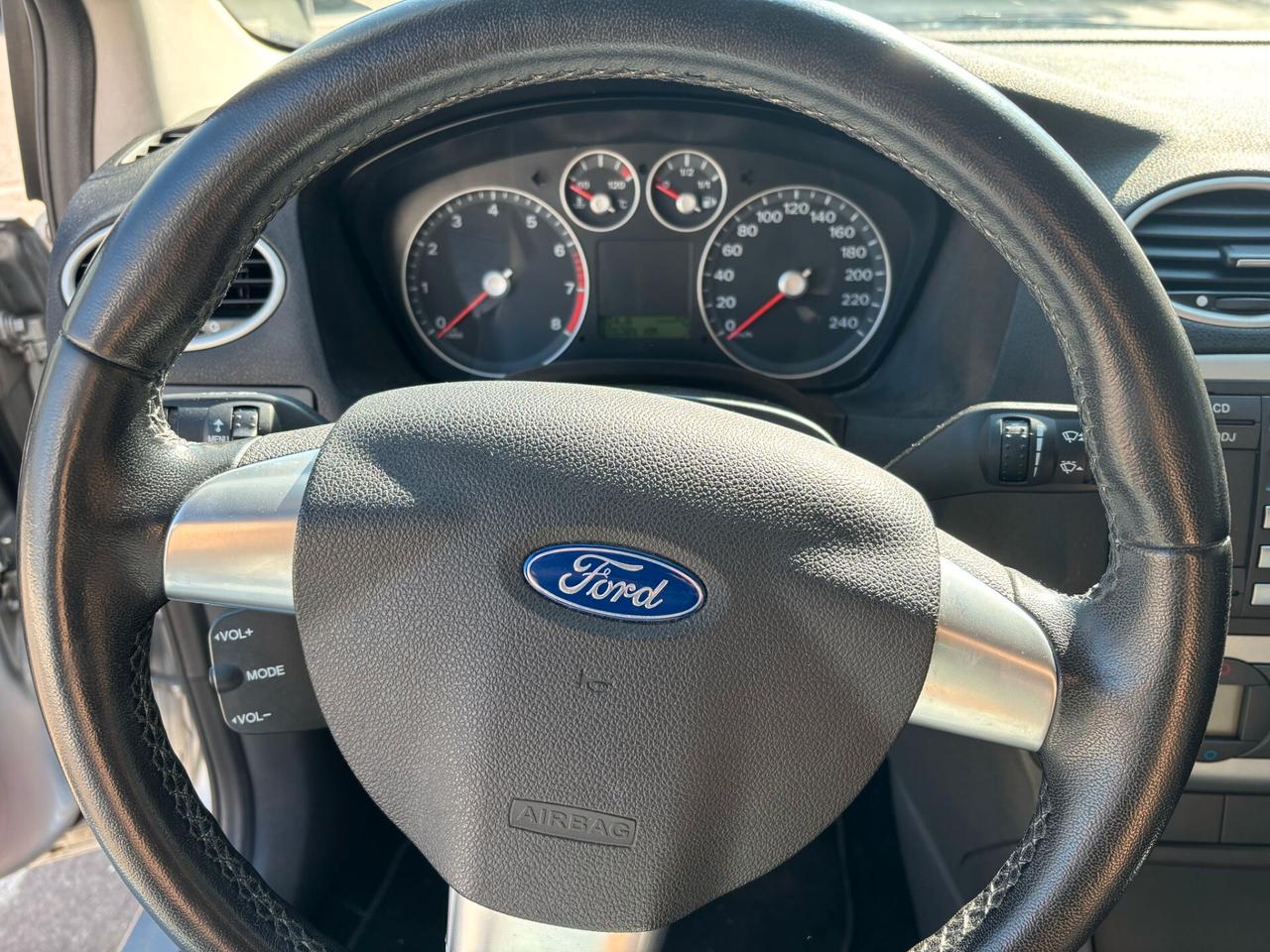 Ford Focus 1.6i 16V cat 5p.