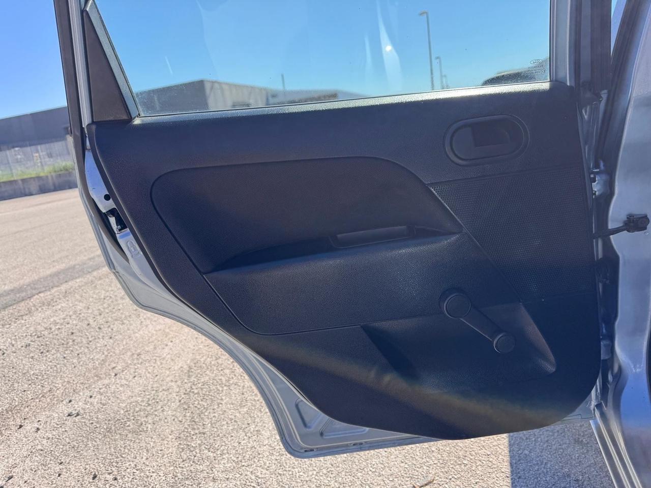 Ford Fiesta 1.2 16V 5p. Ghia km 144000