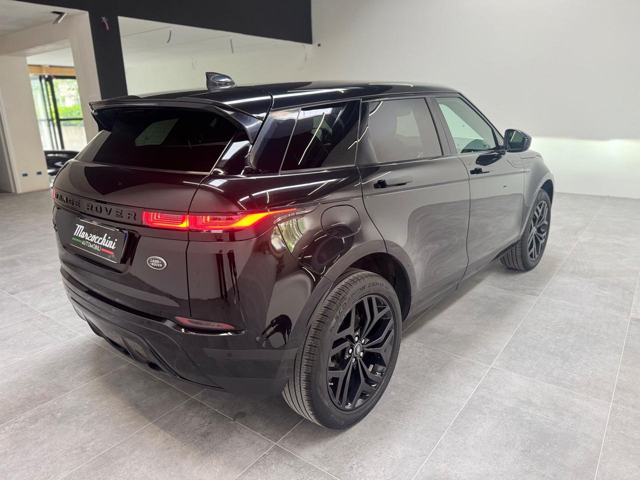 RANGE ROVER EVOQUE AUTOCARRO IBRIDA TOTAL BLACK