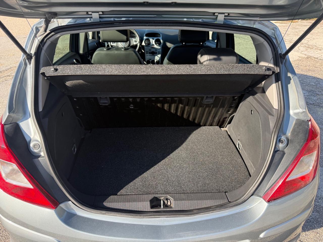 Opel Corsa 1.2 Benzina/Metano Neopatentati UNIPROPRI